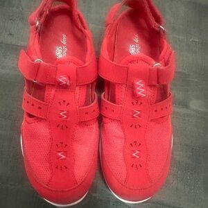 Red size 6.5 lady fashion sneaker